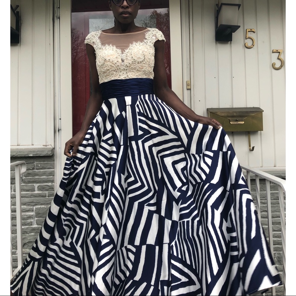 MAC DUGGAL | Sheer Illusion Embellished Ball Gown Formal Dress | size 6